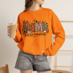 "This Mama Loves Her Pumpkins" Unisex Heavy Blend™ Crewneck Sweatshirt