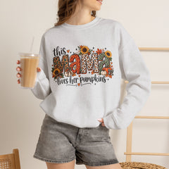 "This Mama Loves Her Pumpkins" Unisex Heavy Blend™ Crewneck Sweatshirt