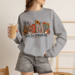 "This Mama Loves Her Pumpkins" Unisex Heavy Blend™ Crewneck Sweatshirt