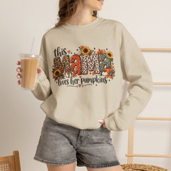 "This Mama Loves Her Pumpkins" Unisex Heavy Blend™ Crewneck Sweatshirt
