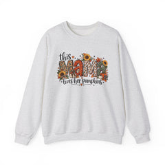 "This Mama Loves Her Pumpkins" Unisex Heavy Blend™ Crewneck Sweatshirt