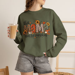 "This Mama Loves Her Pumpkins" Unisex Heavy Blend™ Crewneck Sweatshirt