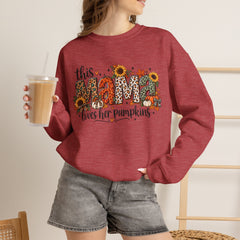 "This Mama Loves Her Pumpkins" Unisex Heavy Blend™ Crewneck Sweatshirt
