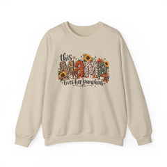 "This Mama Loves Her Pumpkins" Unisex Heavy Blend™ Crewneck Sweatshirt