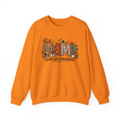 "This Mama Loves Her Pumpkins" Unisex Heavy Blend™ Crewneck Sweatshirt