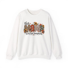 "This Mama Loves Her Pumpkins" Unisex Heavy Blend™ Crewneck Sweatshirt