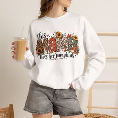 "This Mama Loves Her Pumpkins" Unisex Heavy Blend™ Crewneck Sweatshirt