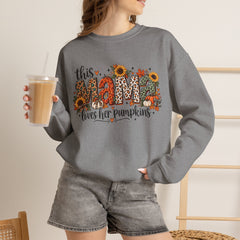 "This Mama Loves Her Pumpkins" Unisex Heavy Blend™ Crewneck Sweatshirt